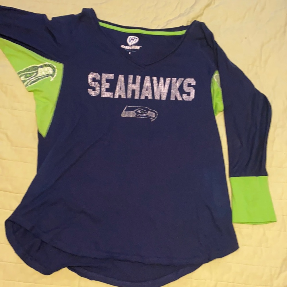 Hands high Seahawks top